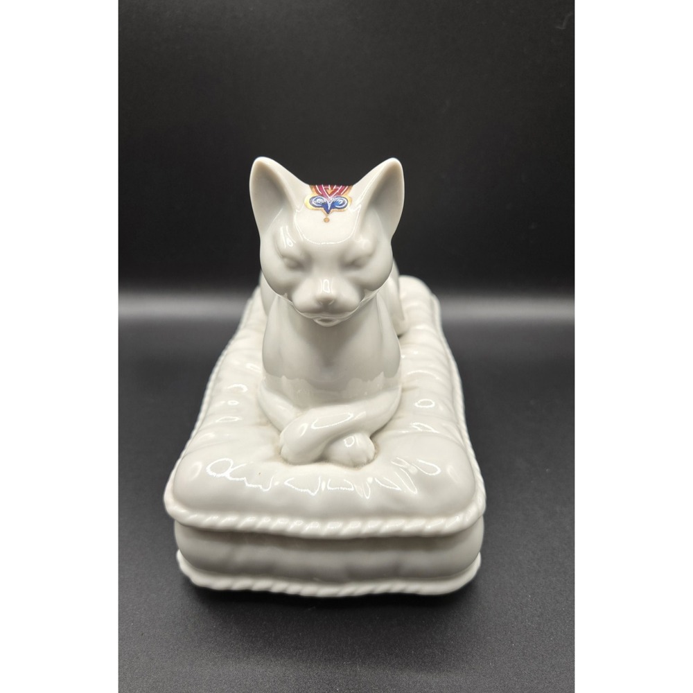 Byzantium Elizabeth Arden Cat Trinket Box With Lid White Porcelain Vintage Japan